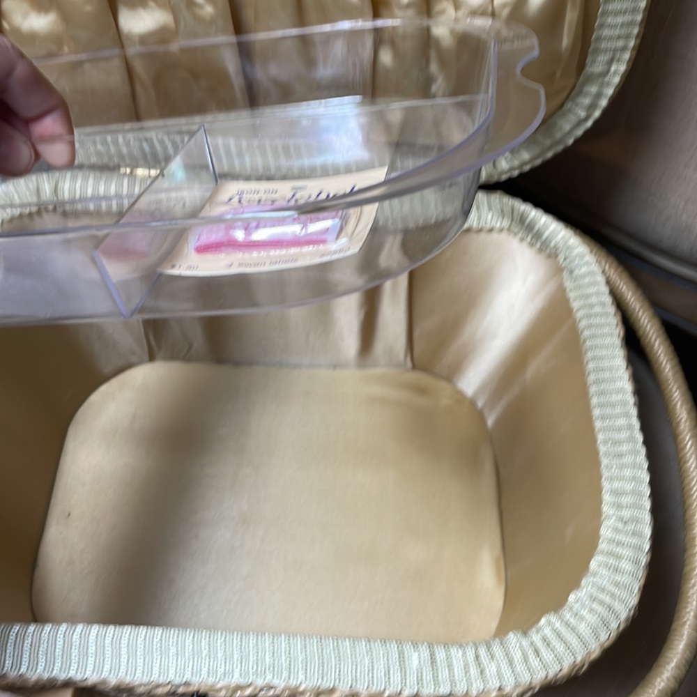 Vintage Butterfly Sewing Basket Double Handle Storage Container - Picture 15 of 16